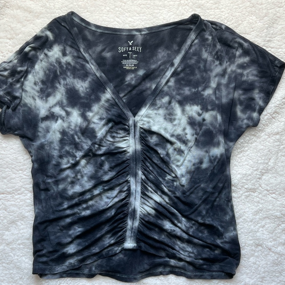 Grey and white tie dye t shirt. Cropped
